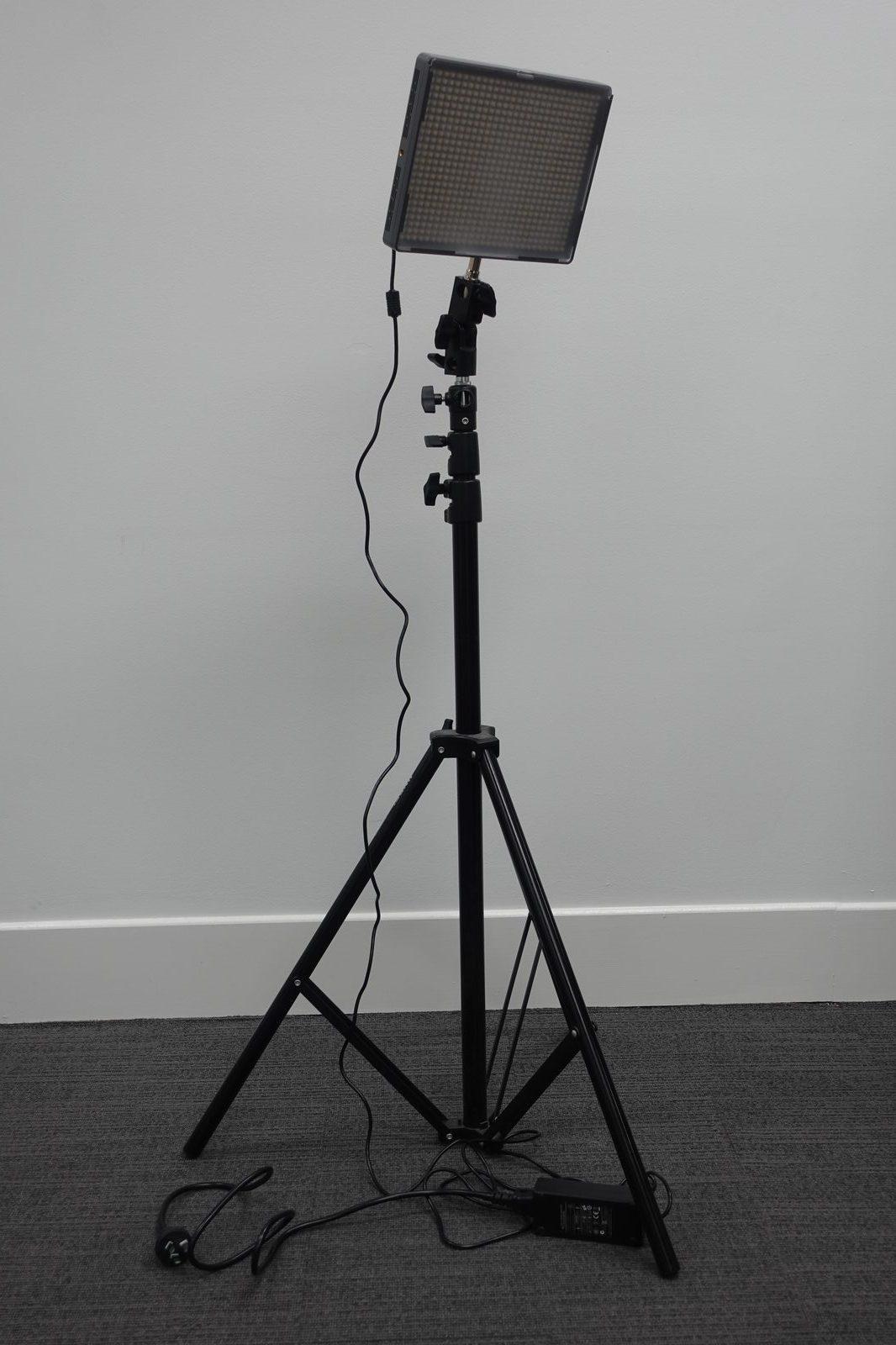 Aputure HR672C LED Panel